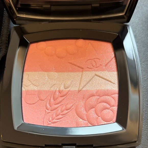 CHANEL Other - CHANEL Les Signed De Chanel Poudre Blush Illuminating Powder Blush 997 Rose Lumi